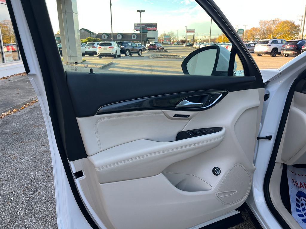 Used 2022 Buick Envision Essence w/ Safety Package image 12
