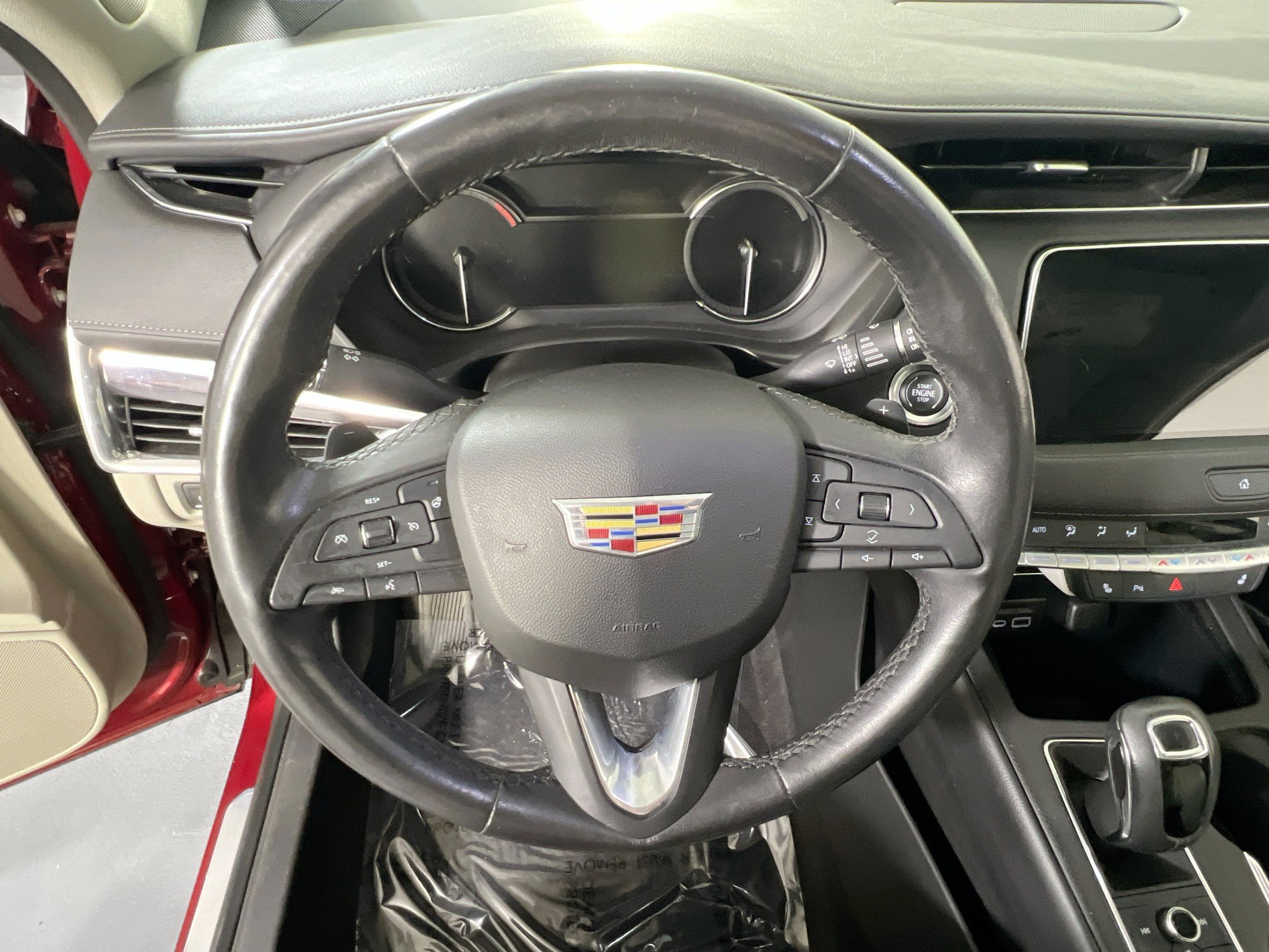 Used 2019 Cadillac XT4 Luxury w/ Cold Weather Package AWD/4WD image 11