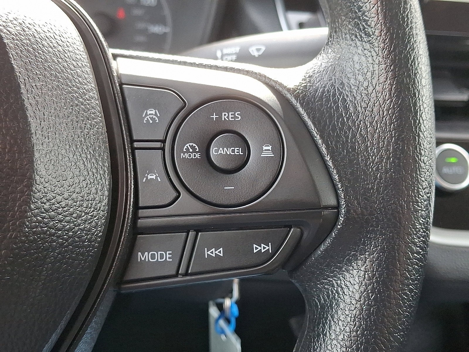 Used 2025 Toyota Corolla LE image 23