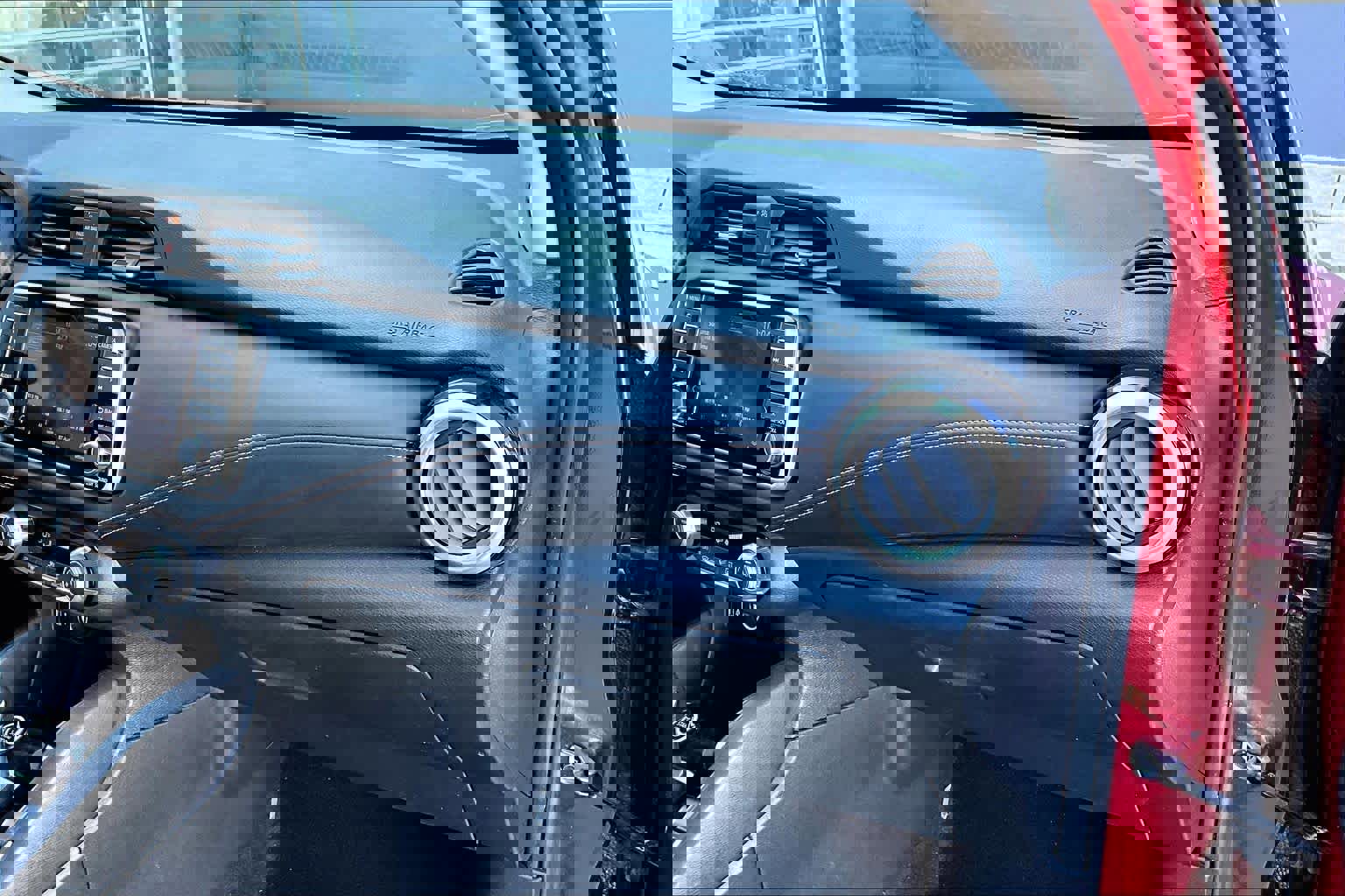 Used 2022 Nissan Versa SR w/ Trunk Package image 17