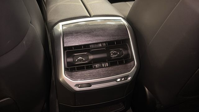 Used 2025 BMW 740i xDrive AWD/4WD image 9