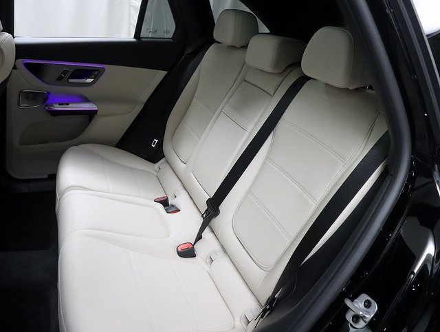 New 2025 Mercedes-Benz GLC 350e 4MATIC image 13