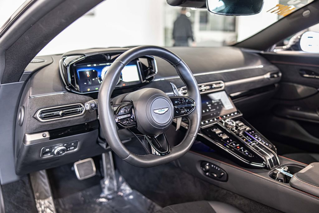 Used 2025 Aston Martin V8 Vantage Coupe image 18