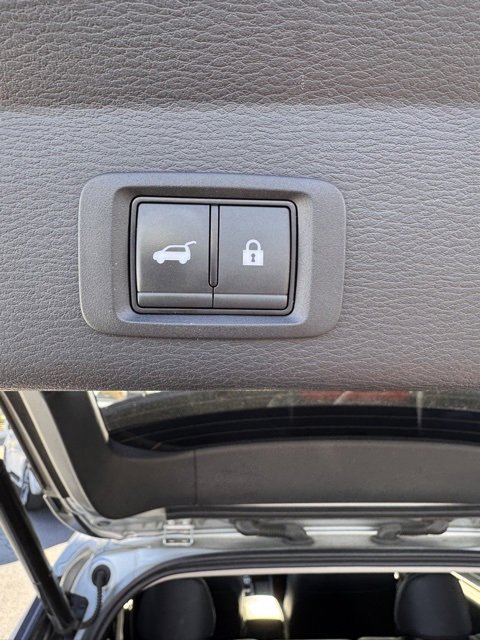 Used 2024 Mitsubishi Outlander SE image 16