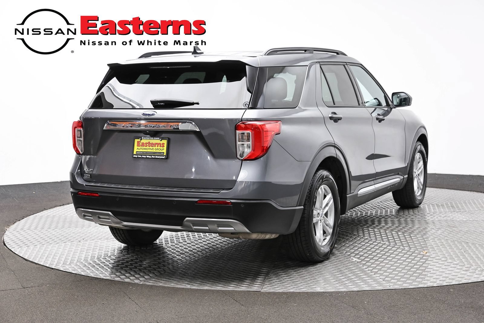 Used 2023 Ford Explorer XLT w/ Equipment Group 202A RWD image 5