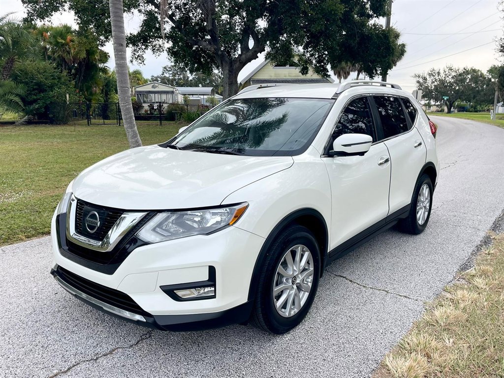 Used 2017 Nissan Rogue SV w/ SV Premium Package image 1