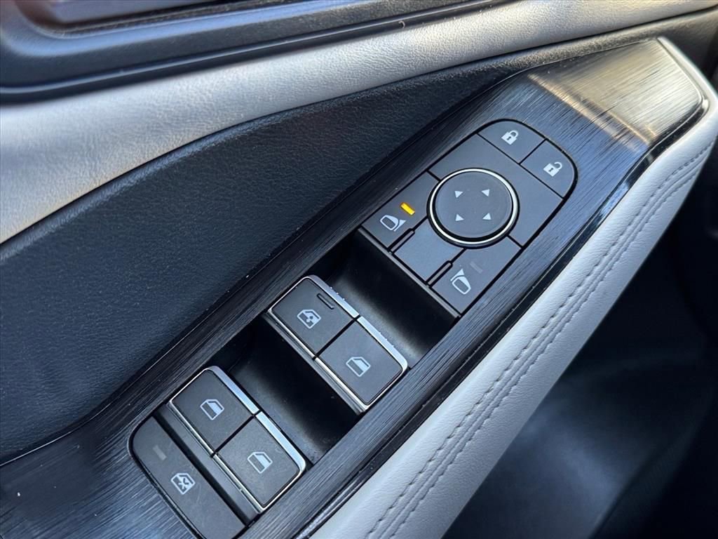 Used 2023 Nissan Rogue SL w/ SL Premium Package image 17