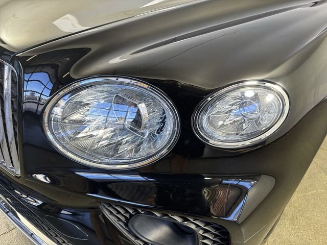 Used 2023 Bentley Bentayga Extended Wheelbase image 29