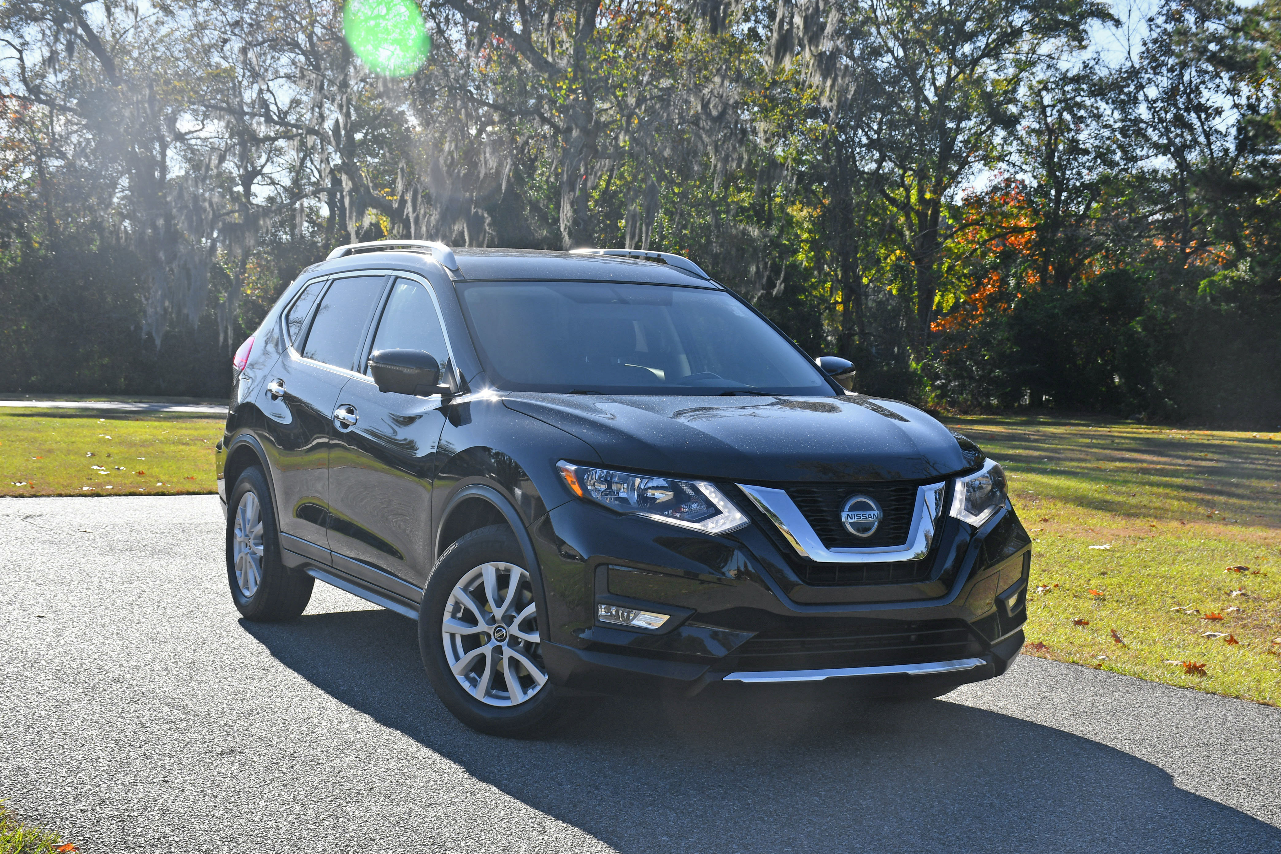 Used 2018 Nissan Rogue SV w/ Premium Package image 6