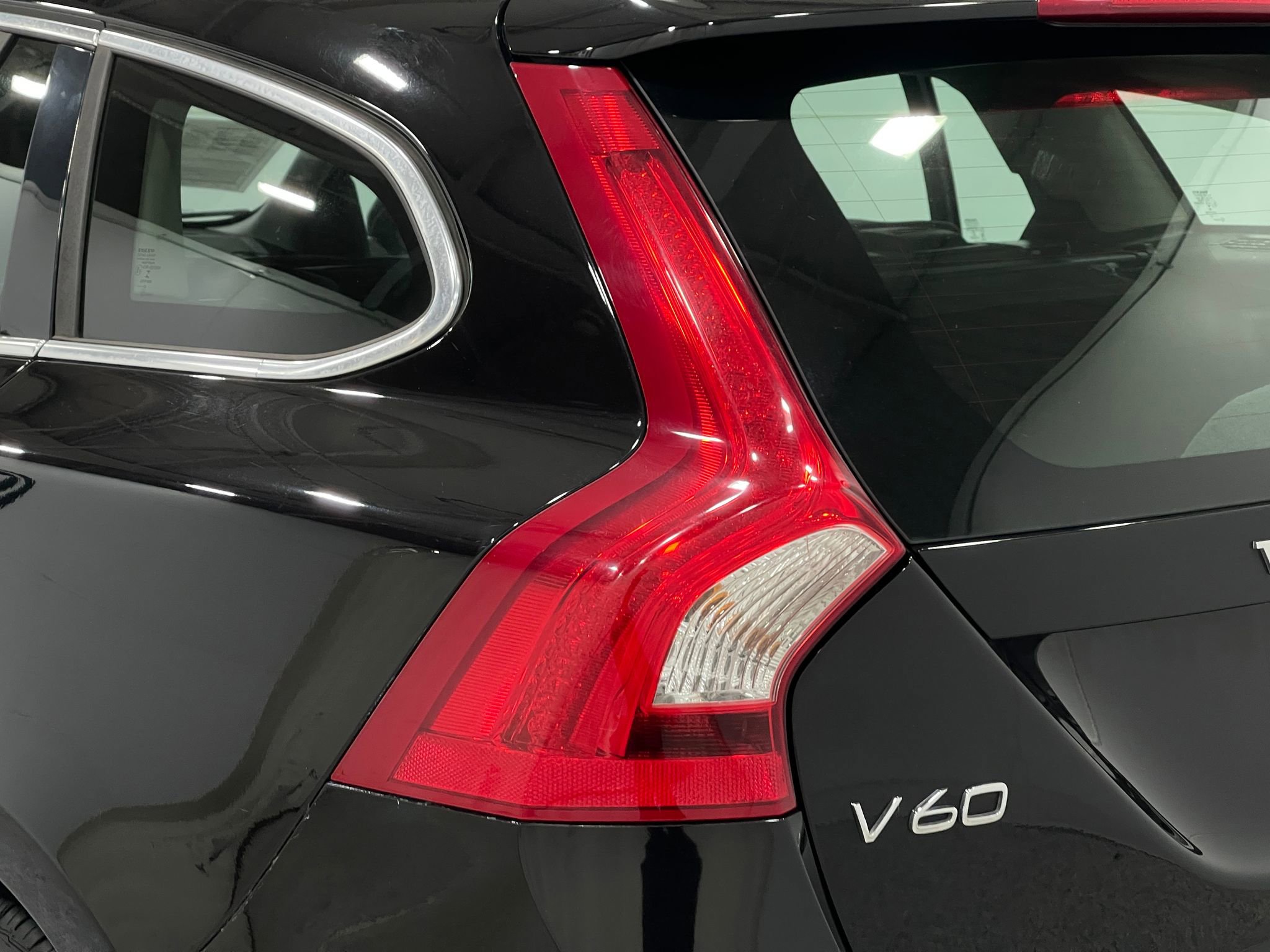 Used 2016 Volvo V60 T5 Premier image 33