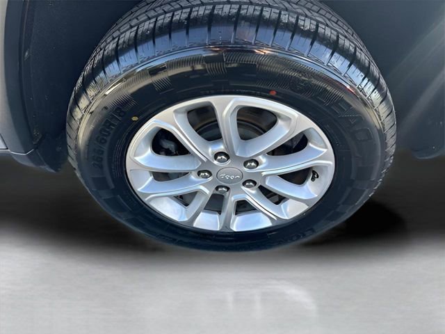 Used 2021 Jeep Grand Cherokee Laredo AWD/4WD image 34