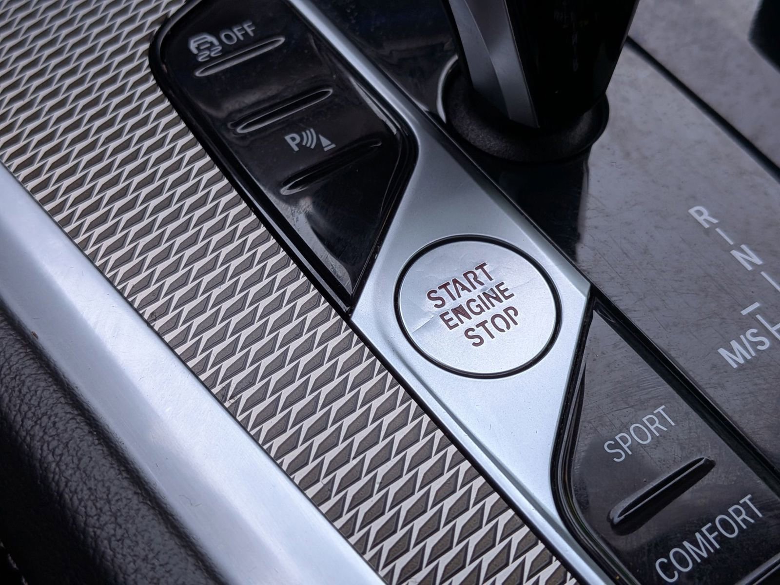 Used 2021 BMW X6 sDrive40i w/ M Sport Package image 22