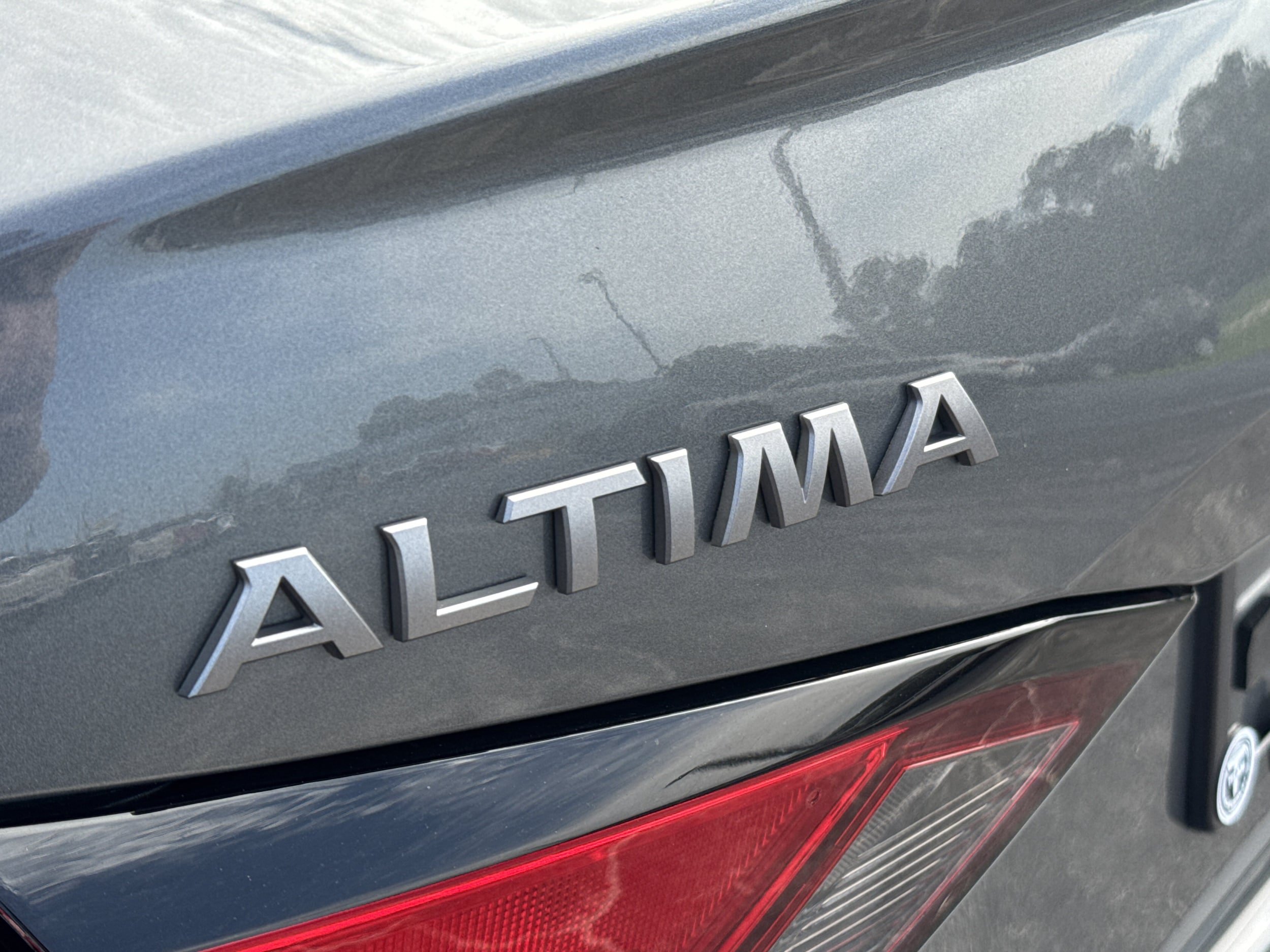 Used 2025 Nissan Altima 2.5 SV FWD image 12
