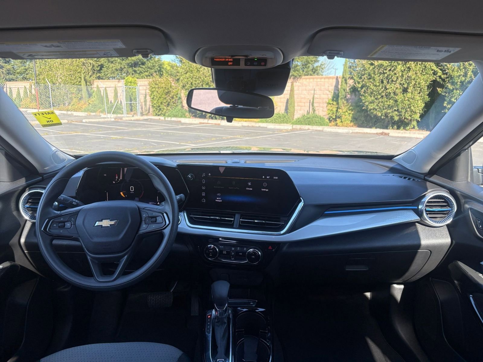 Used 2025 Chevrolet Trax LT FWD image 32