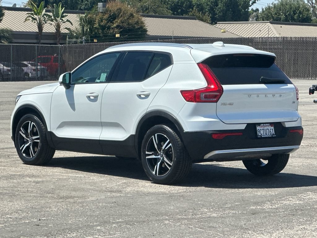 Used 2023 Volvo XC40 B4 Core w/ Convenience Package FWD image 5