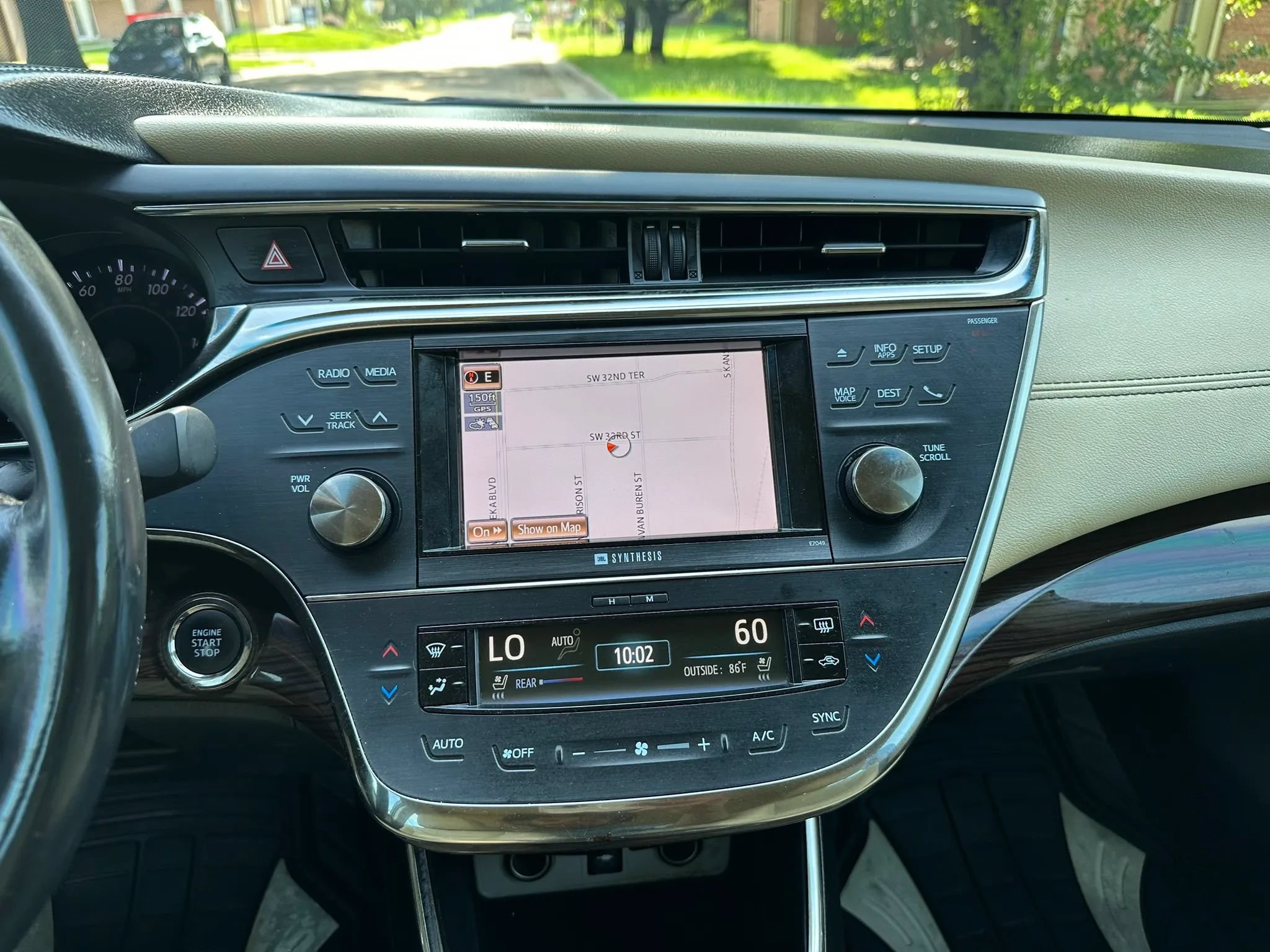 Used 2014 Toyota Avalon Limited FWD image 16