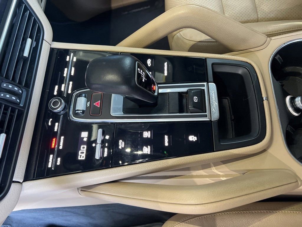Used 2020 Porsche Cayenne image 22