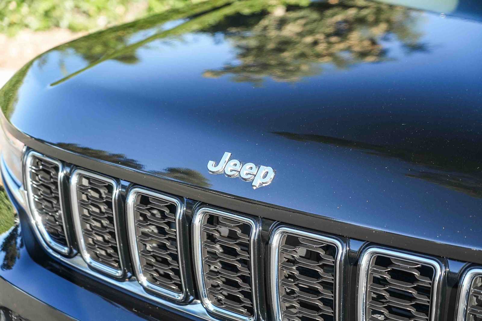 Used 2023 Jeep Grand Cherokee L Limited RWD image 3