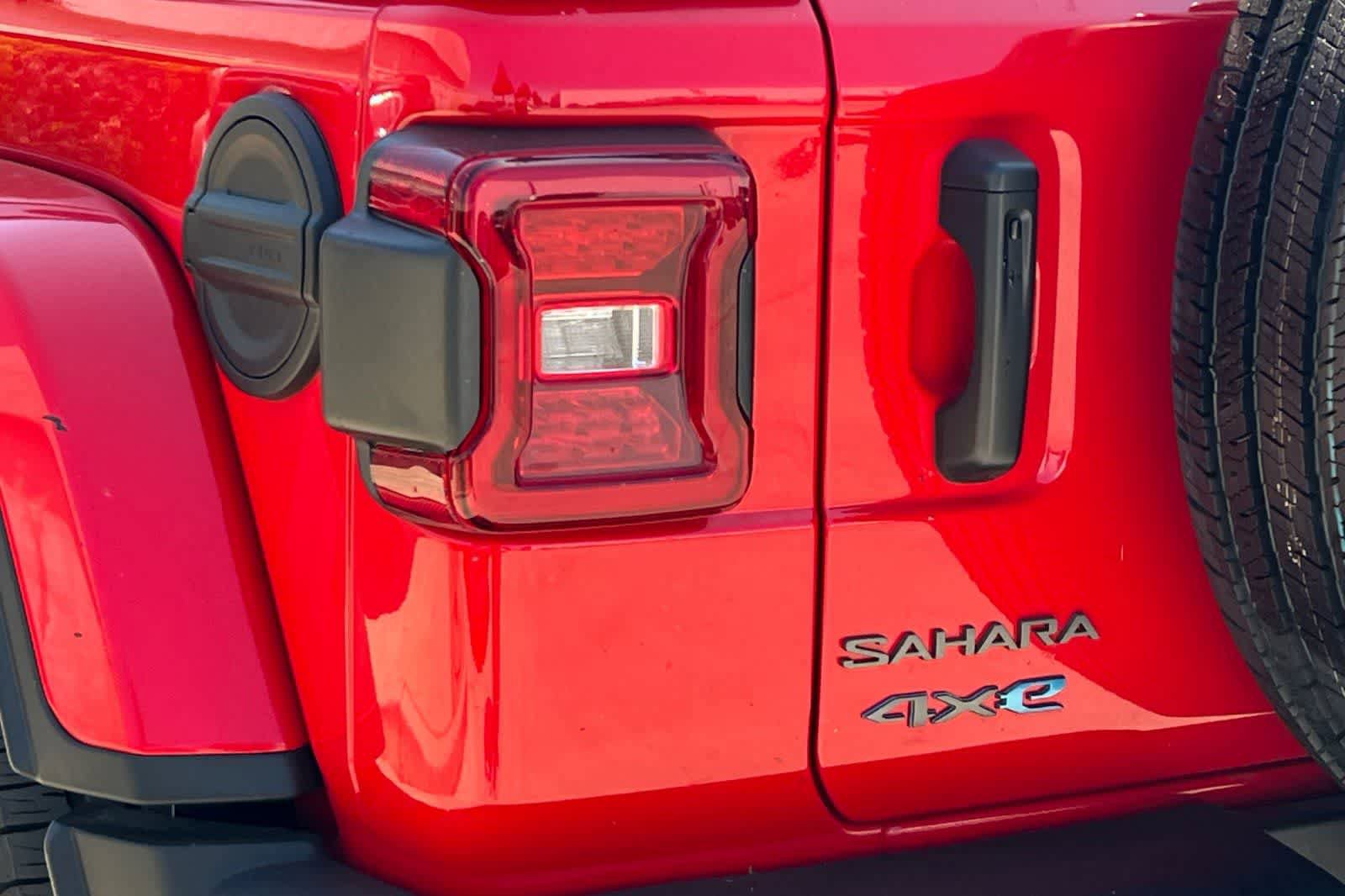 Used 2025 Jeep Wrangler Unlimited Sahara AWD/4WD image 13