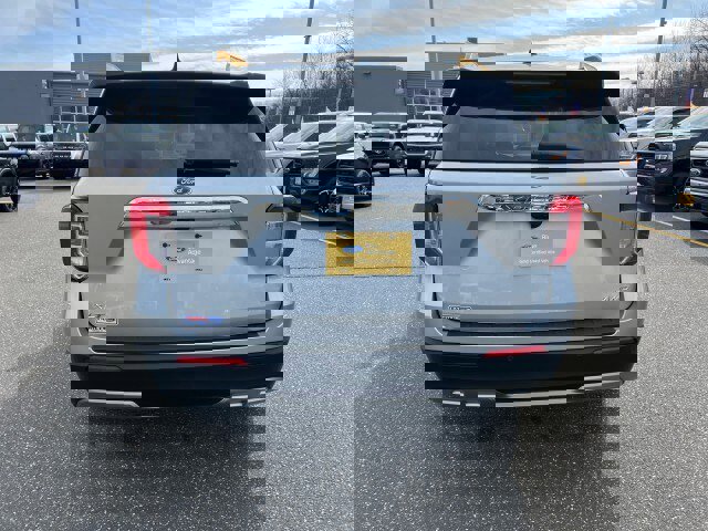 Certified 2022 Ford Explorer XLT w/ Equipment Group 202A image 6