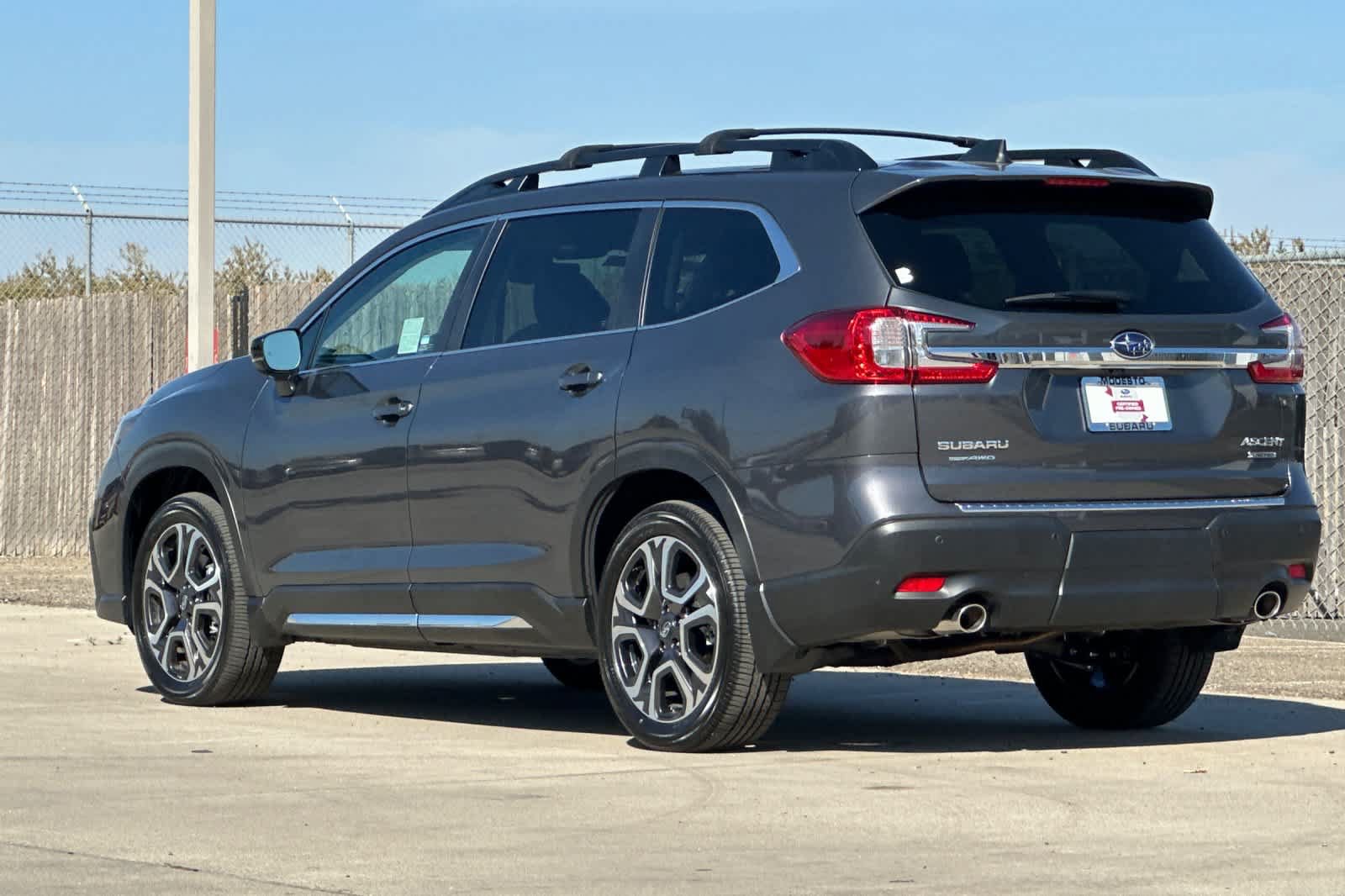 Used 2025 Subaru Ascent Limited w/ Popular Package #1 AWD/4WD image 5