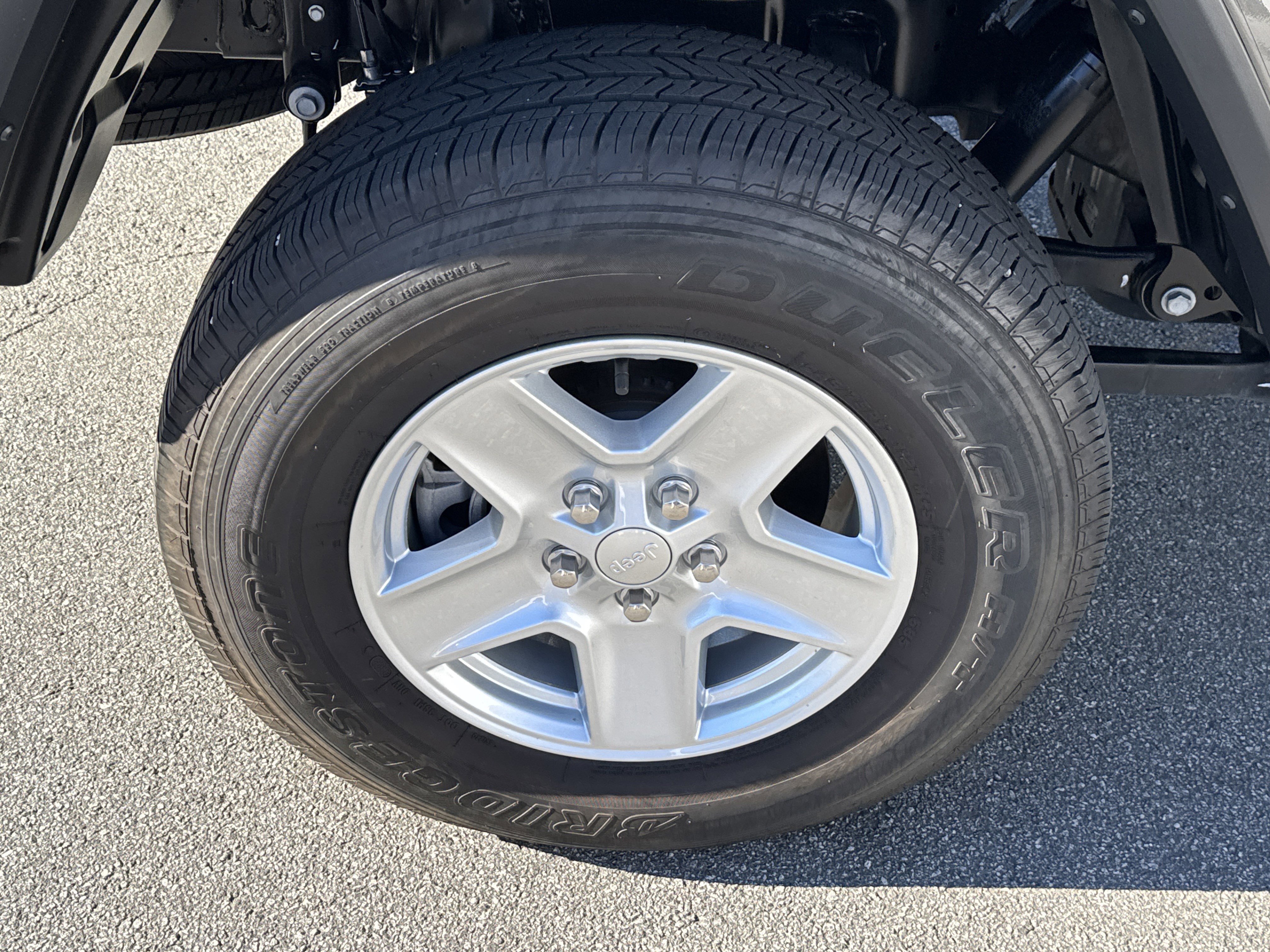 Used 2022 Jeep Gladiator Sport image 21