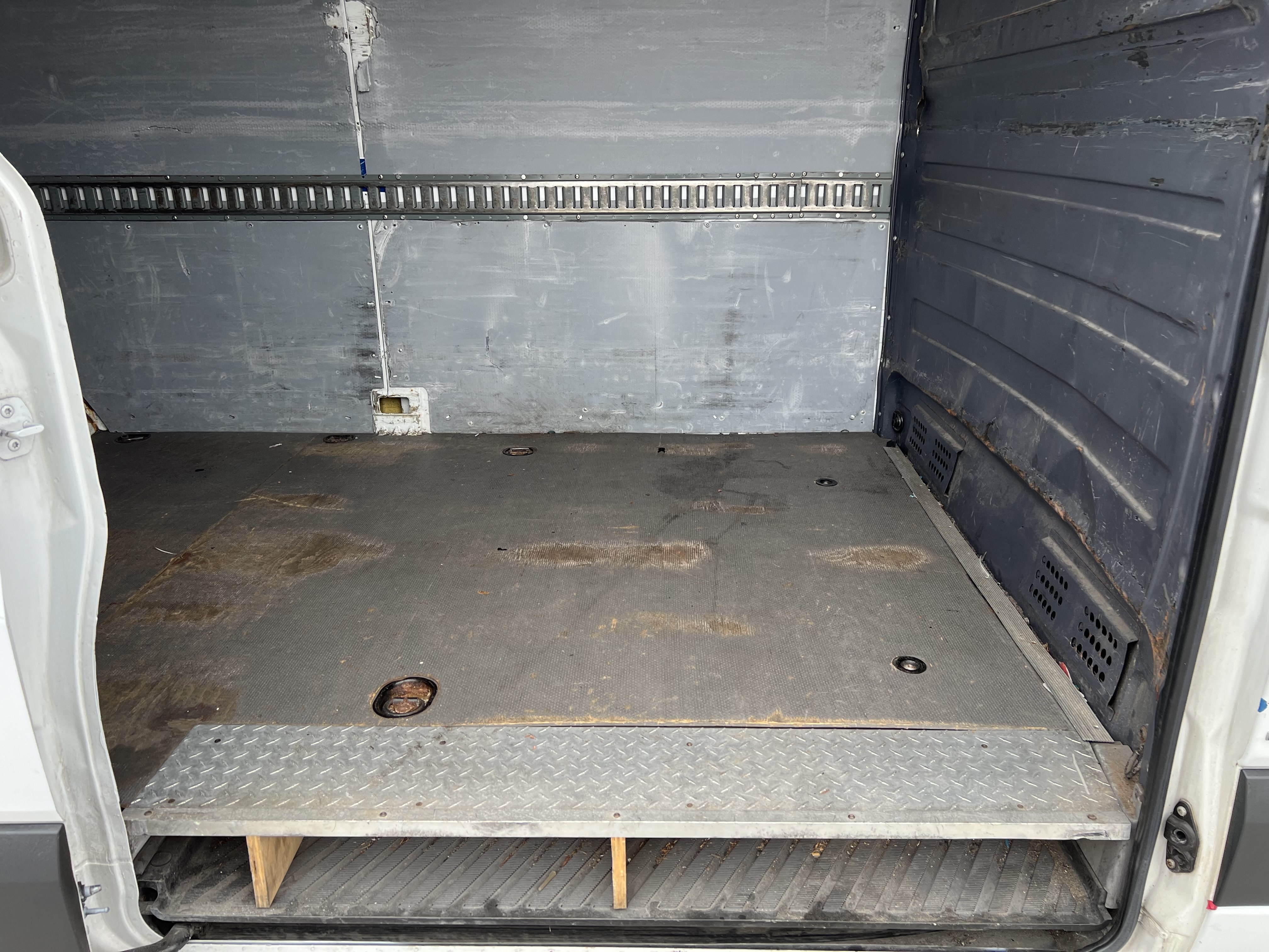 Used 2013 Mercedes-Benz Sprinter 2500 image 27
