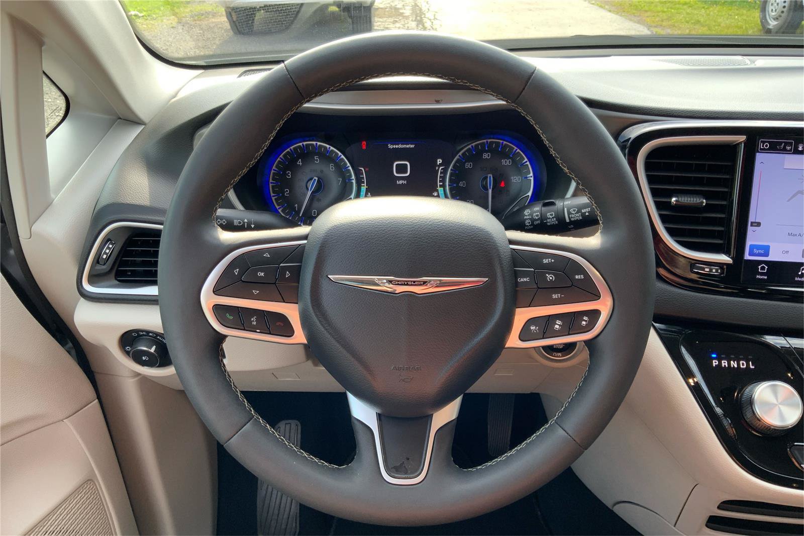 Used 2024 Chrysler Pacifica Touring-L FWD image 16