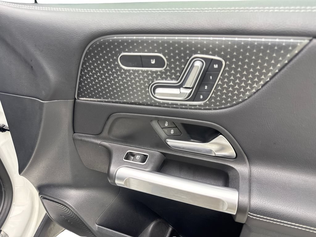 Used 2025 Mercedes-Benz GLB 250 w/ Exclusive Package image 46