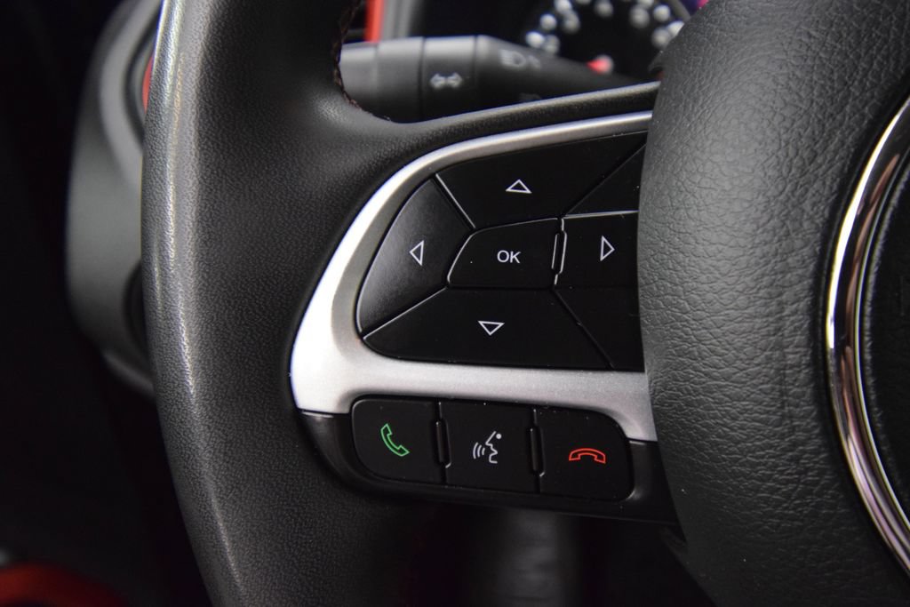 Used 2020 Jeep Renegade Trailhawk w/ LED Lighting Group AWD/4WD image 32