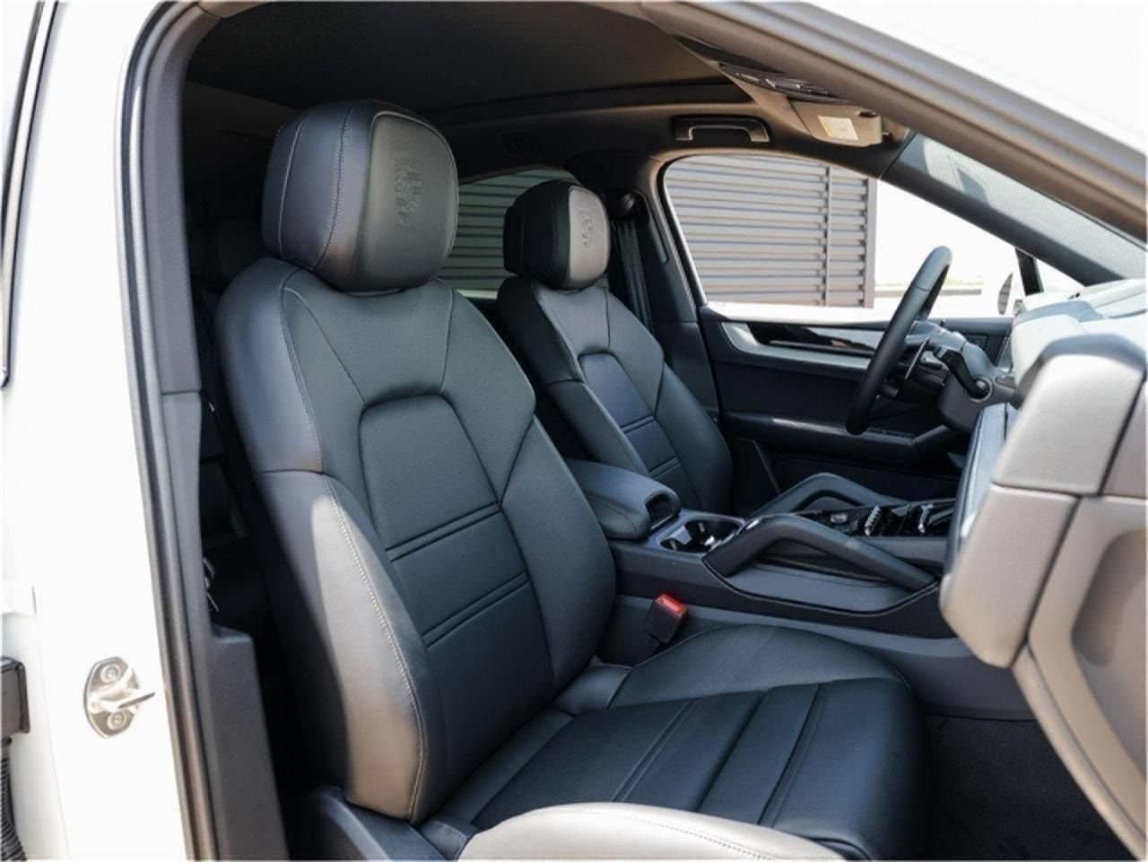 Certified 2025 Porsche Cayenne Coupe AWD/4WD image 28