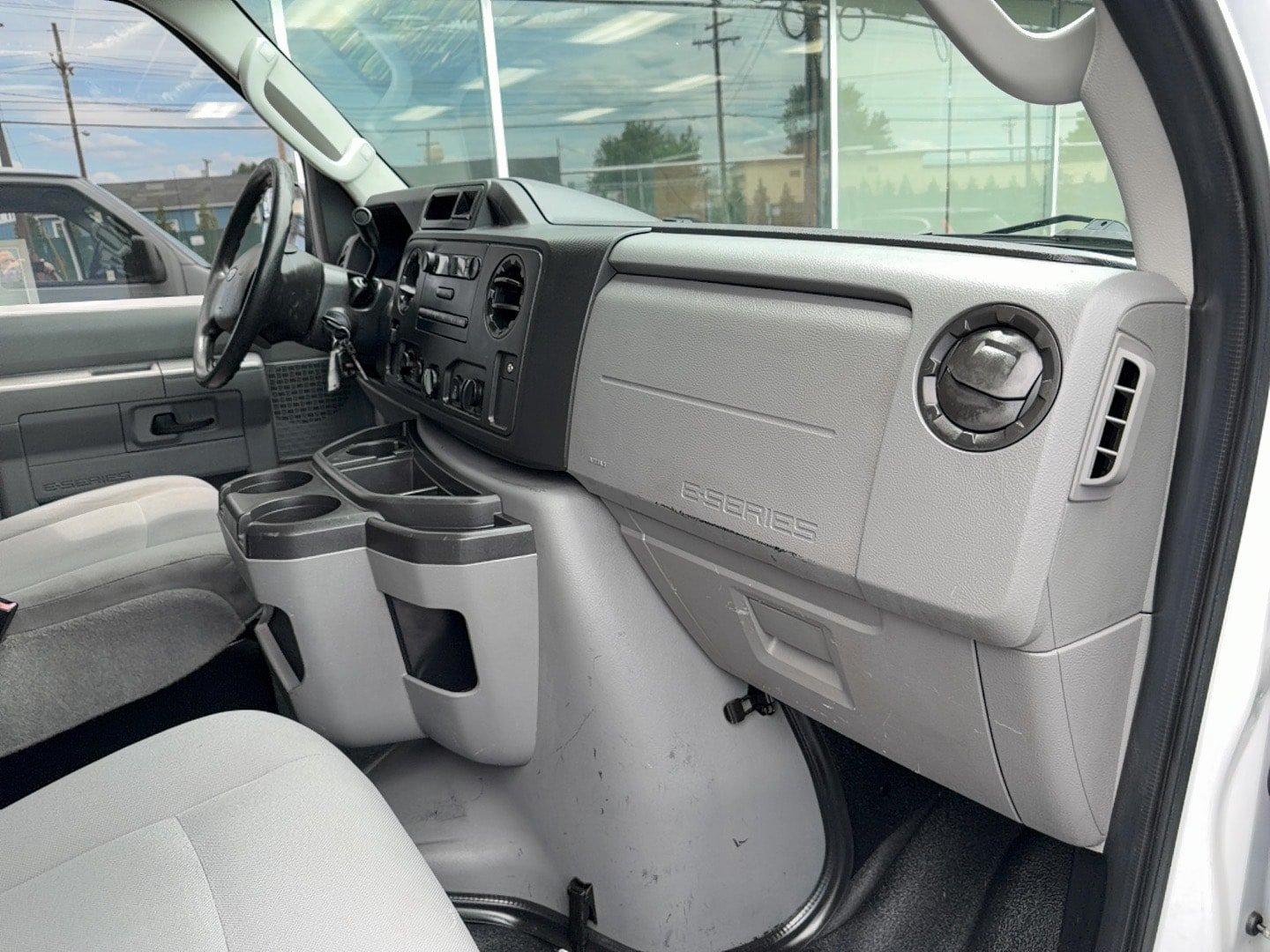 Used 2014 Ford E-350 and Econoline 350 Extended Super Duty w/ Power Group RWD image 13