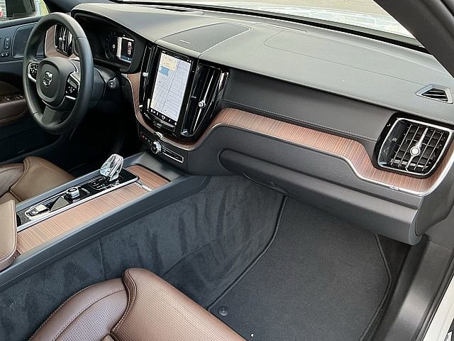 Used 2023 Volvo XC60 B5 Ultimate w/ Climate Package image 20