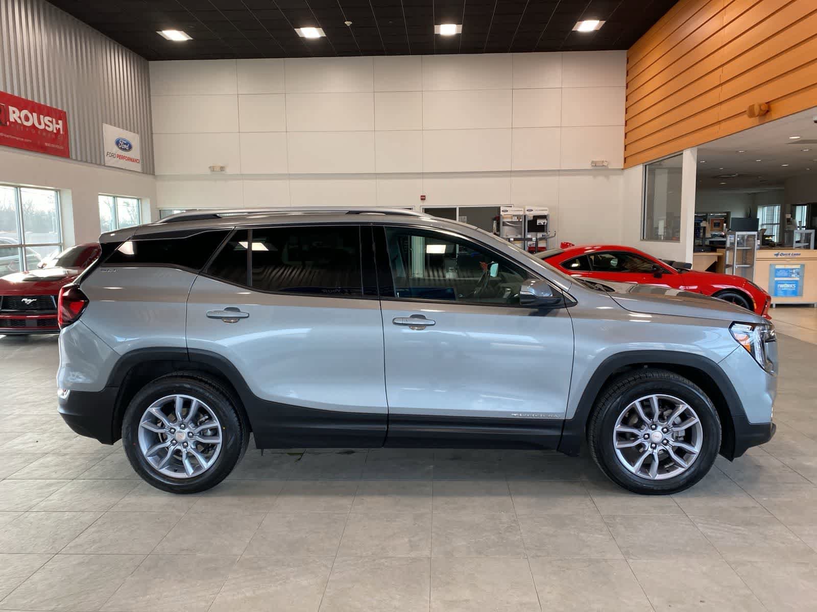 Used 2024 GMC Terrain SLT FWD image 6