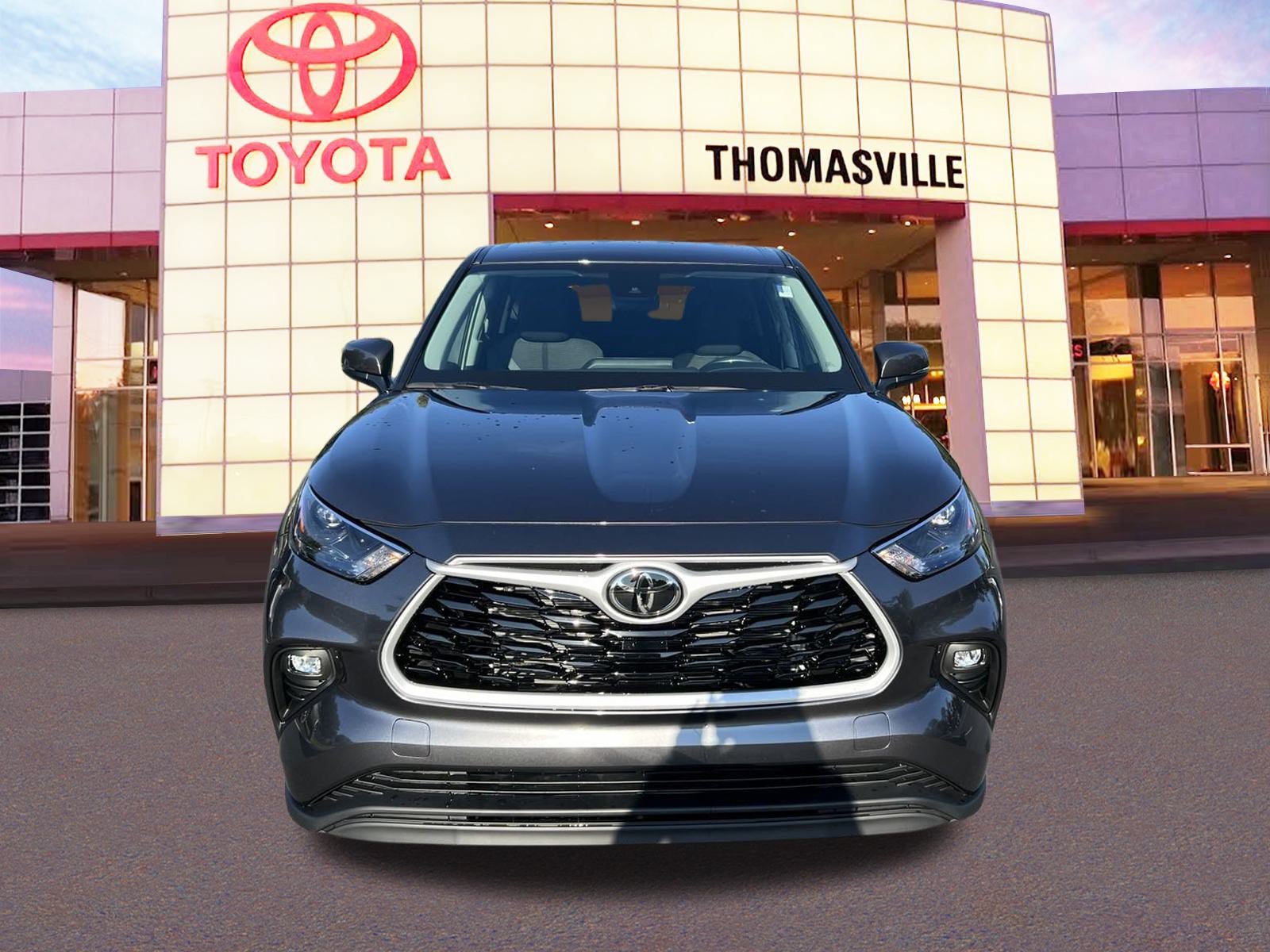 New 2024 Toyota Highlander LE FWD image 2
