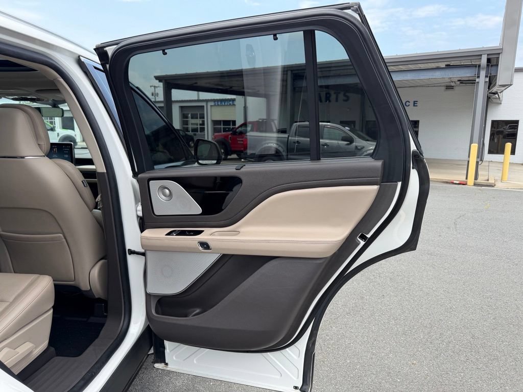 Used 2022 Lincoln Aviator Reserve w/ Equipment Group 201A AWD/4WD image 32