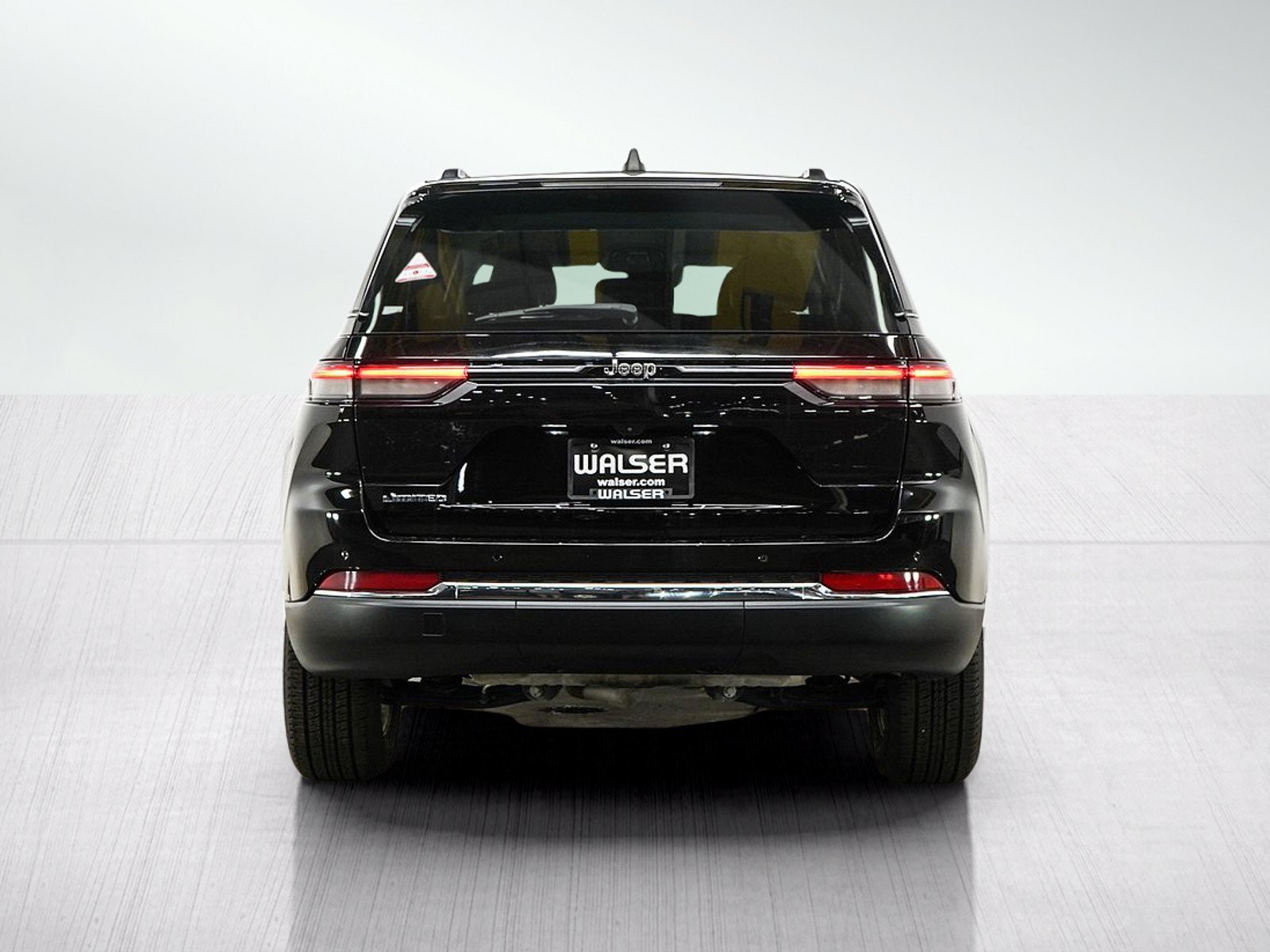 Used 2023 Jeep Grand Cherokee Limited AWD/4WD image 6