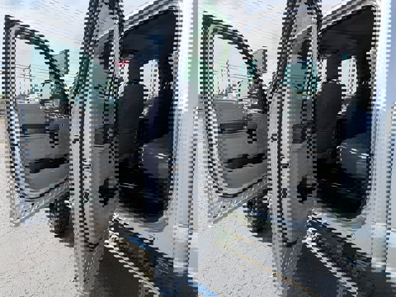 Used 2017 Ford F350 XLT w/ XLT Premium Package image 14