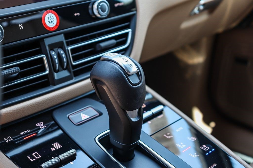 Used 2024 Porsche Macan AWD/4WD image 19