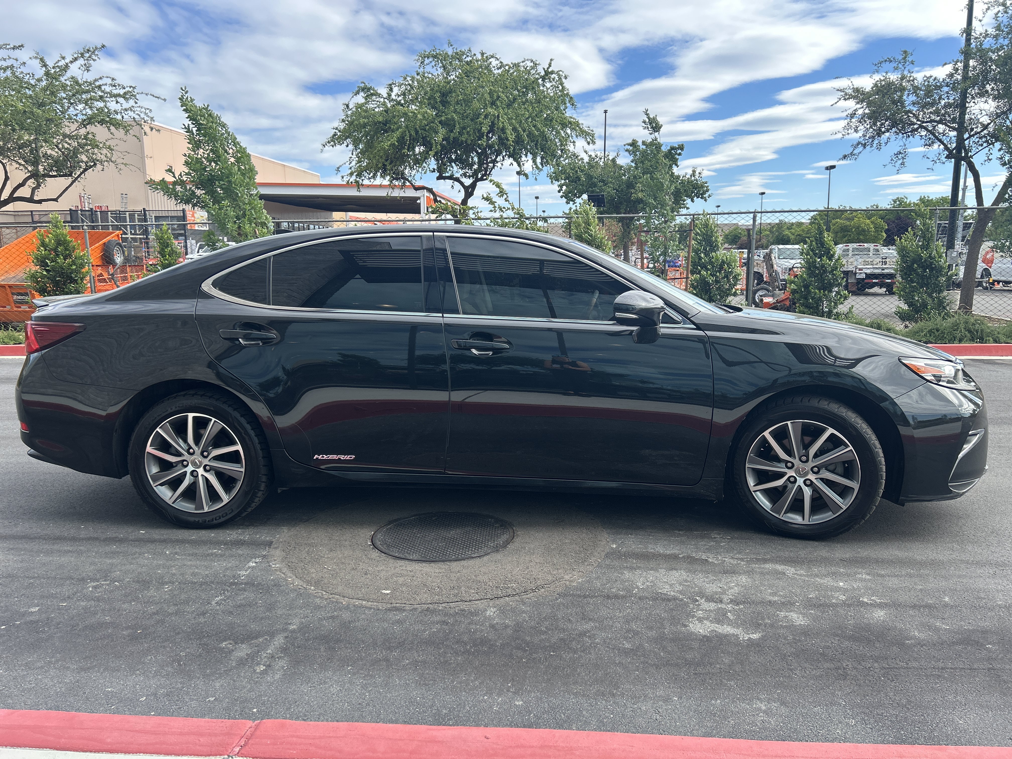 Used 2017 Lexus ES 300h w/ Navigation System Package FWD image 5