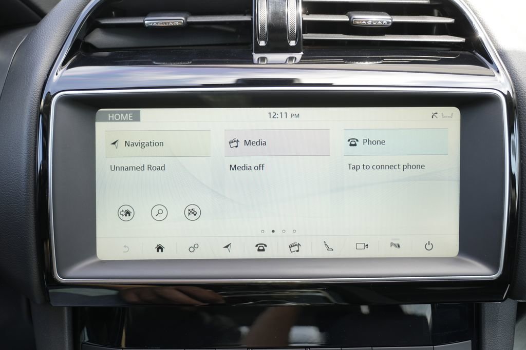 Used 2019 Jaguar F-PACE Premium image 58