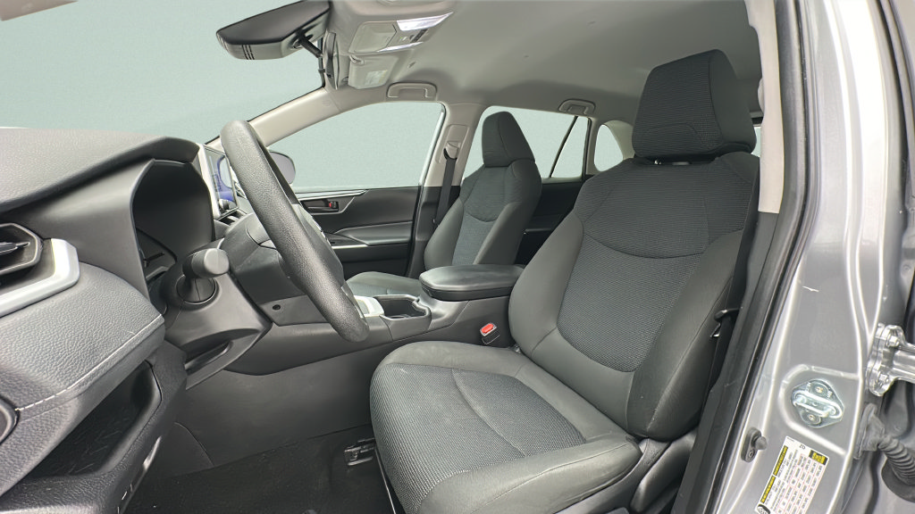 Used 2025 Toyota RAV4 LE AWD/4WD image 14