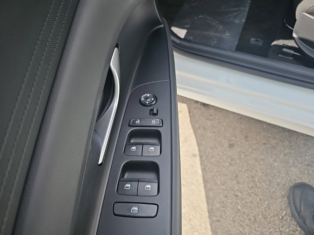 New 2026 Hyundai Elantra SE FWD image 12