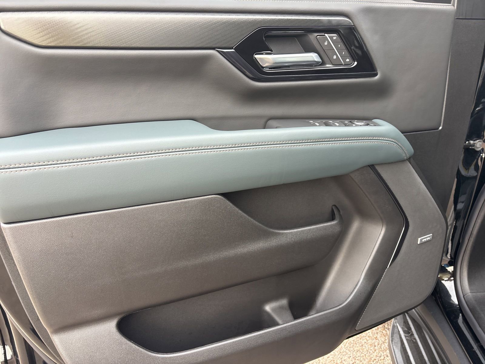 New 2026 GMC Yukon XL AT4 w/ Premium Trailering Package image 10