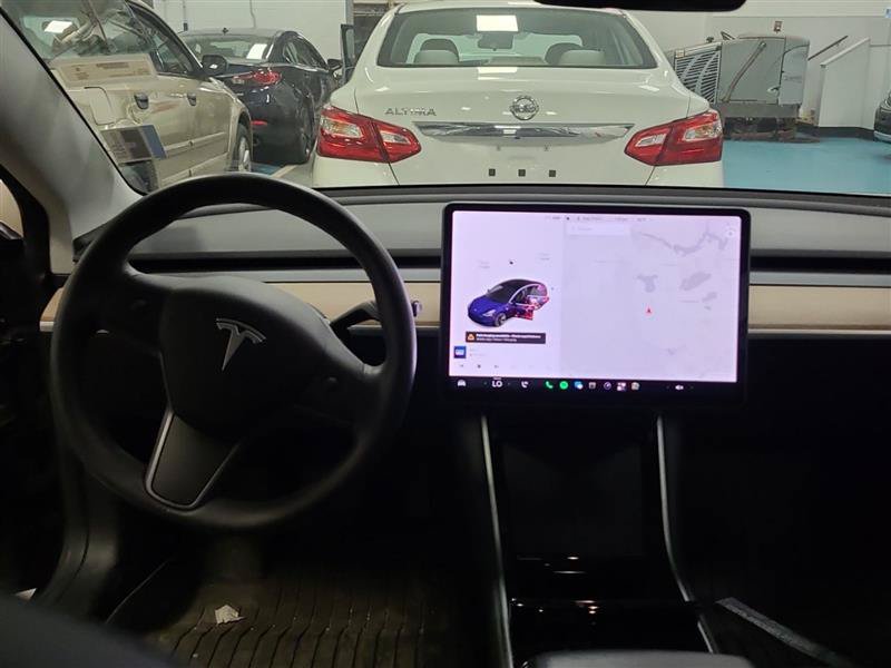 Used 2020 Tesla Model 3 Standard Range Plus RWD image 5