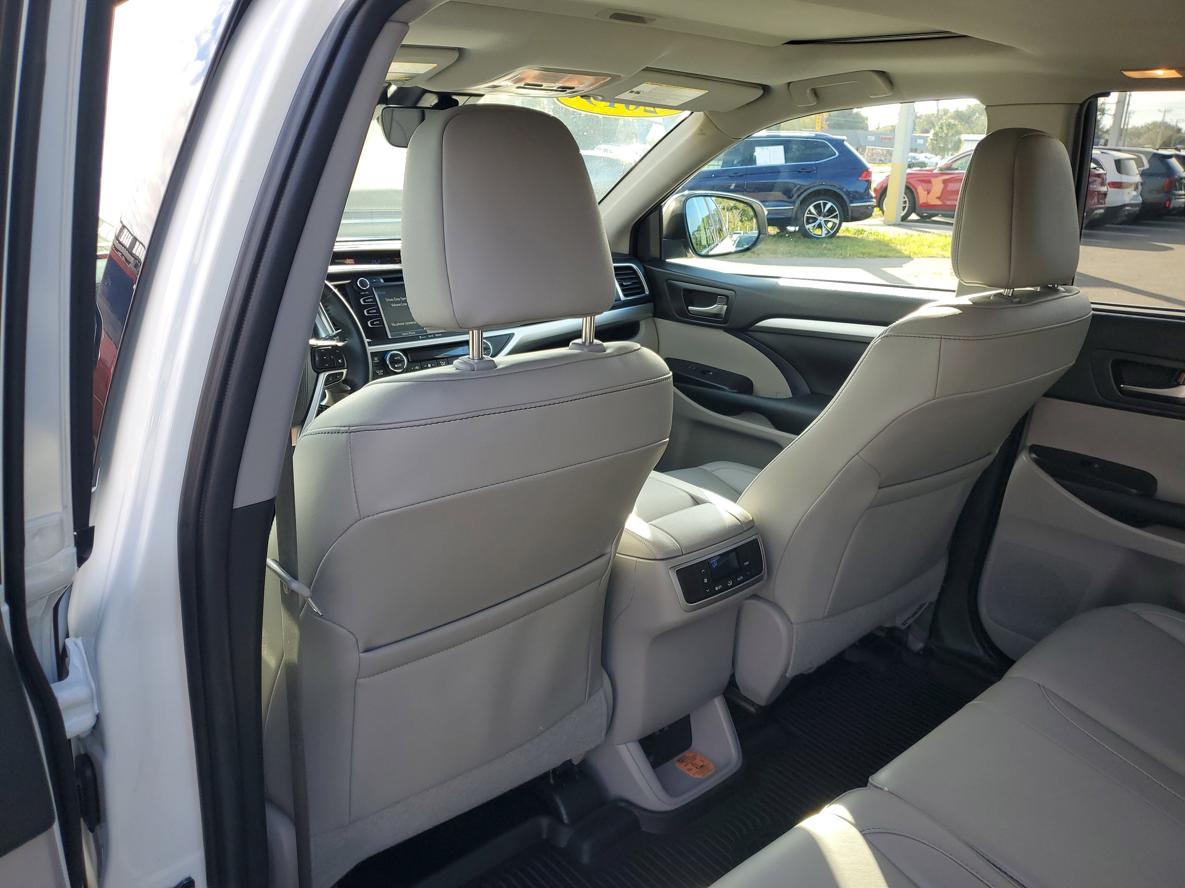 Used 2019 Toyota Highlander XLE image 17