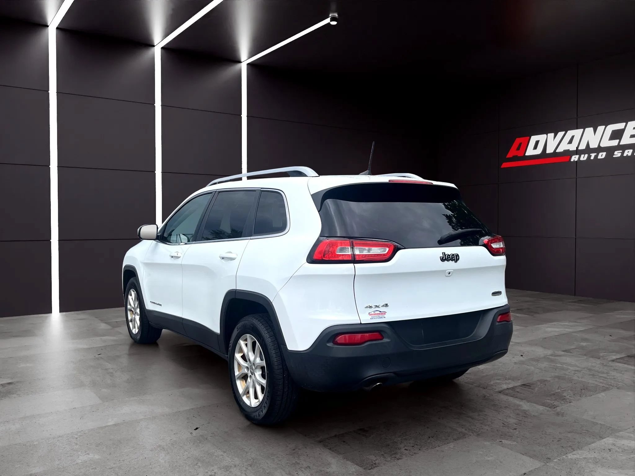 Used 2016 Jeep Cherokee Latitude AWD/4WD image 5