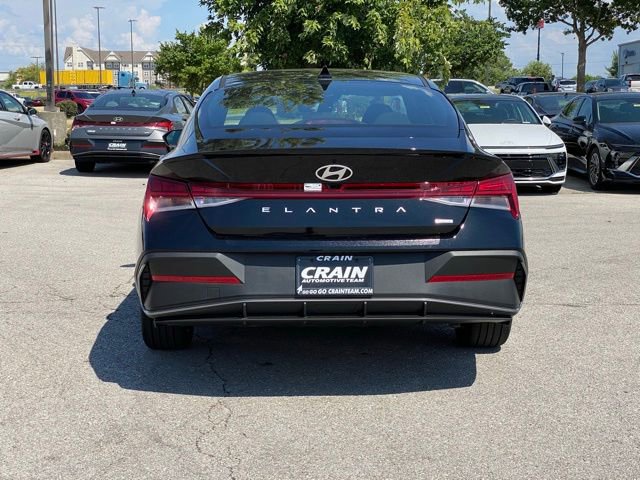 New 2025 Hyundai Elantra Hybrid FWD image 6