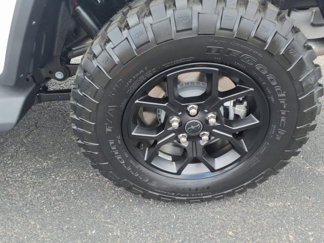 New 2025 Jeep Gladiator High Tide image 4