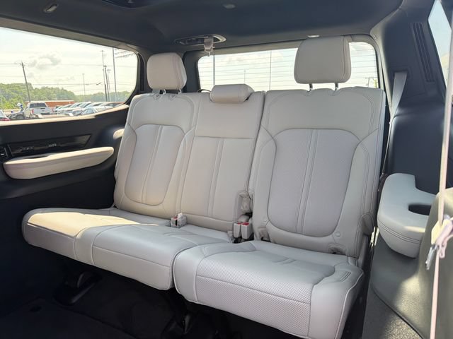 New 2026 Jeep Grand Wagoneer Summit AWD/4WD image 45
